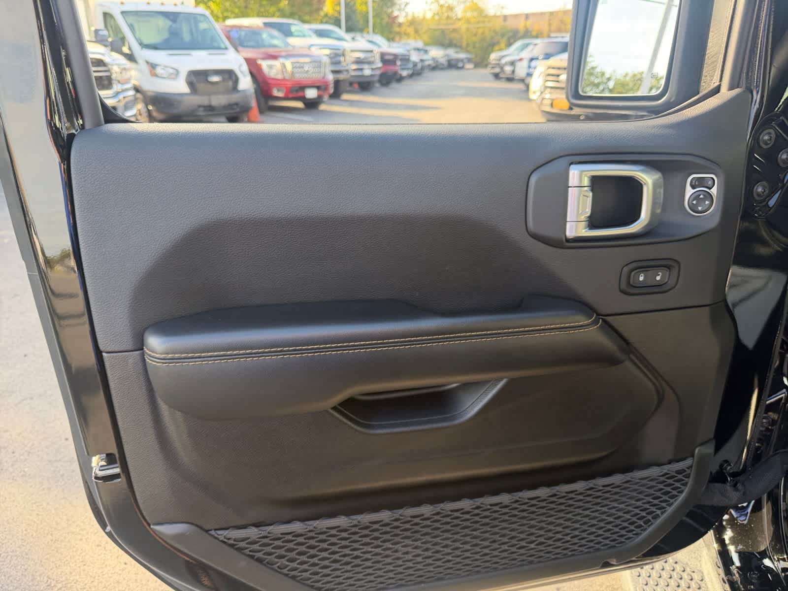 Used 2024 Jeep Wrangler Unlimited Sahara w/ Safety Group AWD/4WD image 12