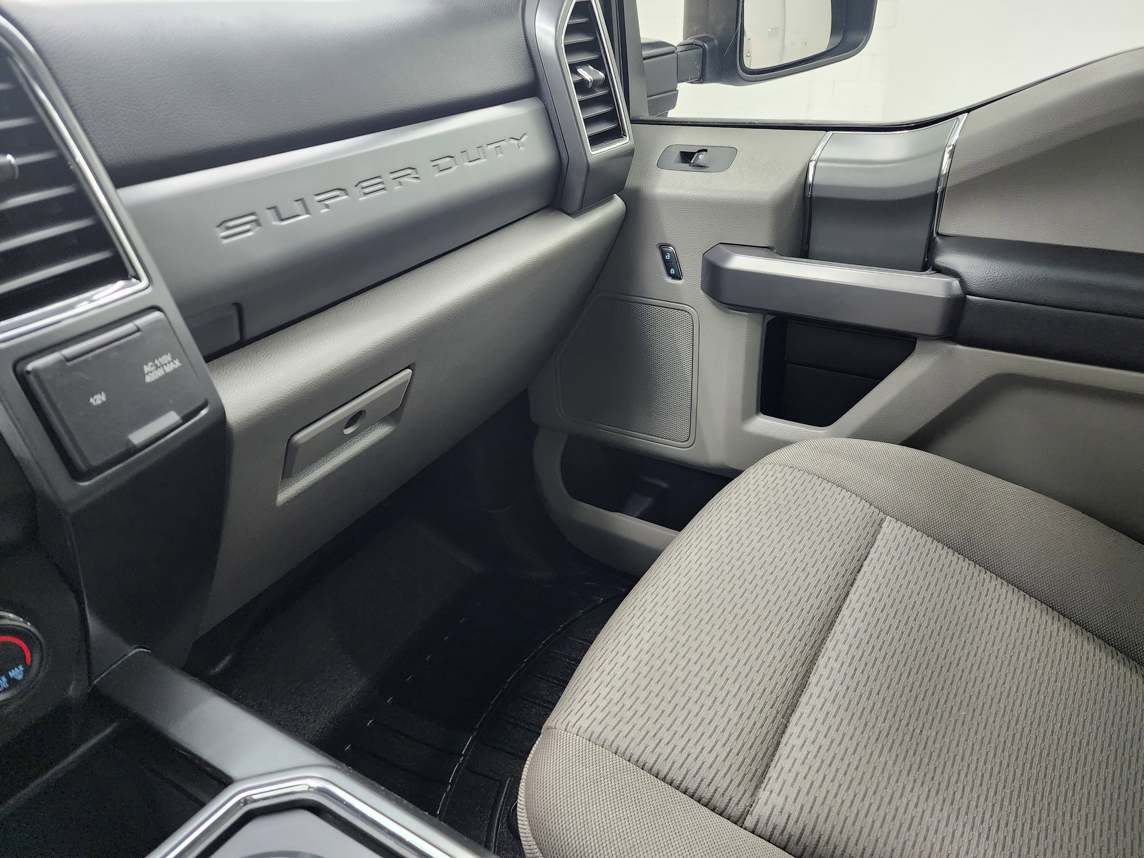 Used 2021 Ford F250 XLT w/ XLT Premium Package AWD/4WD image 13