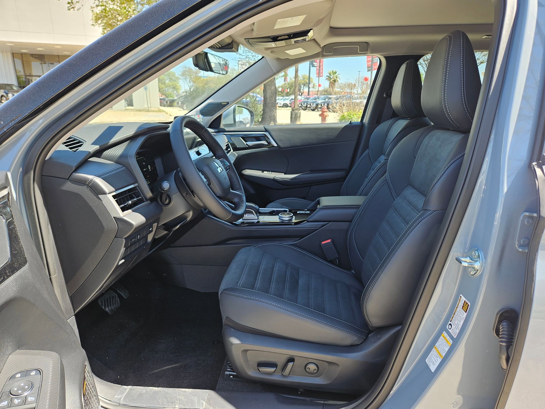 New 2026 Mitsubishi Outlander FWD image 9