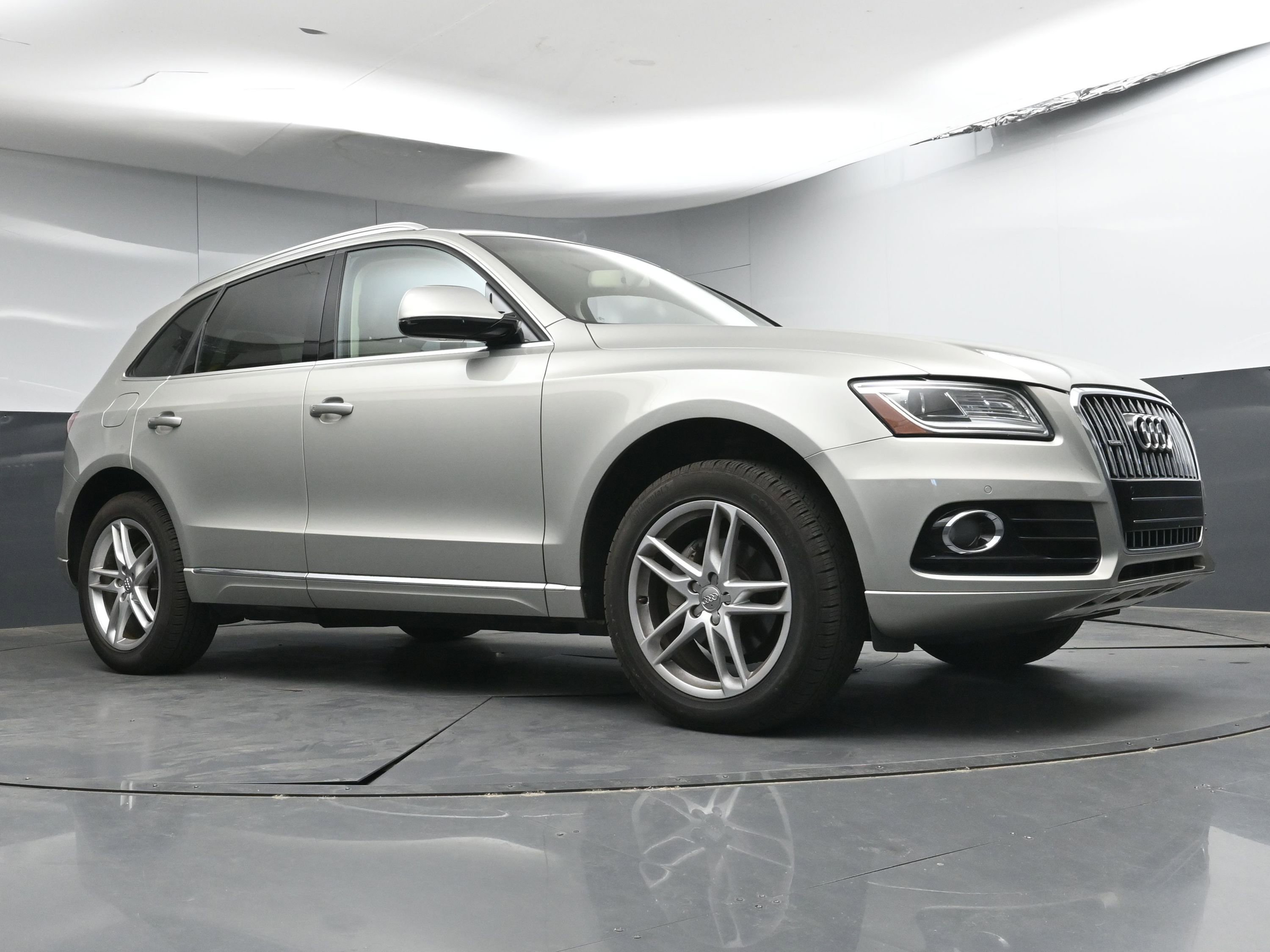 Used 2016 Audi Q5 2.0T Premium Plus w/ Technology Package image 23