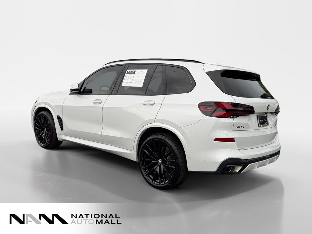 Used 2024 BMW X5 xDrive40i w/ M Sport Package AWD/4WD image 3