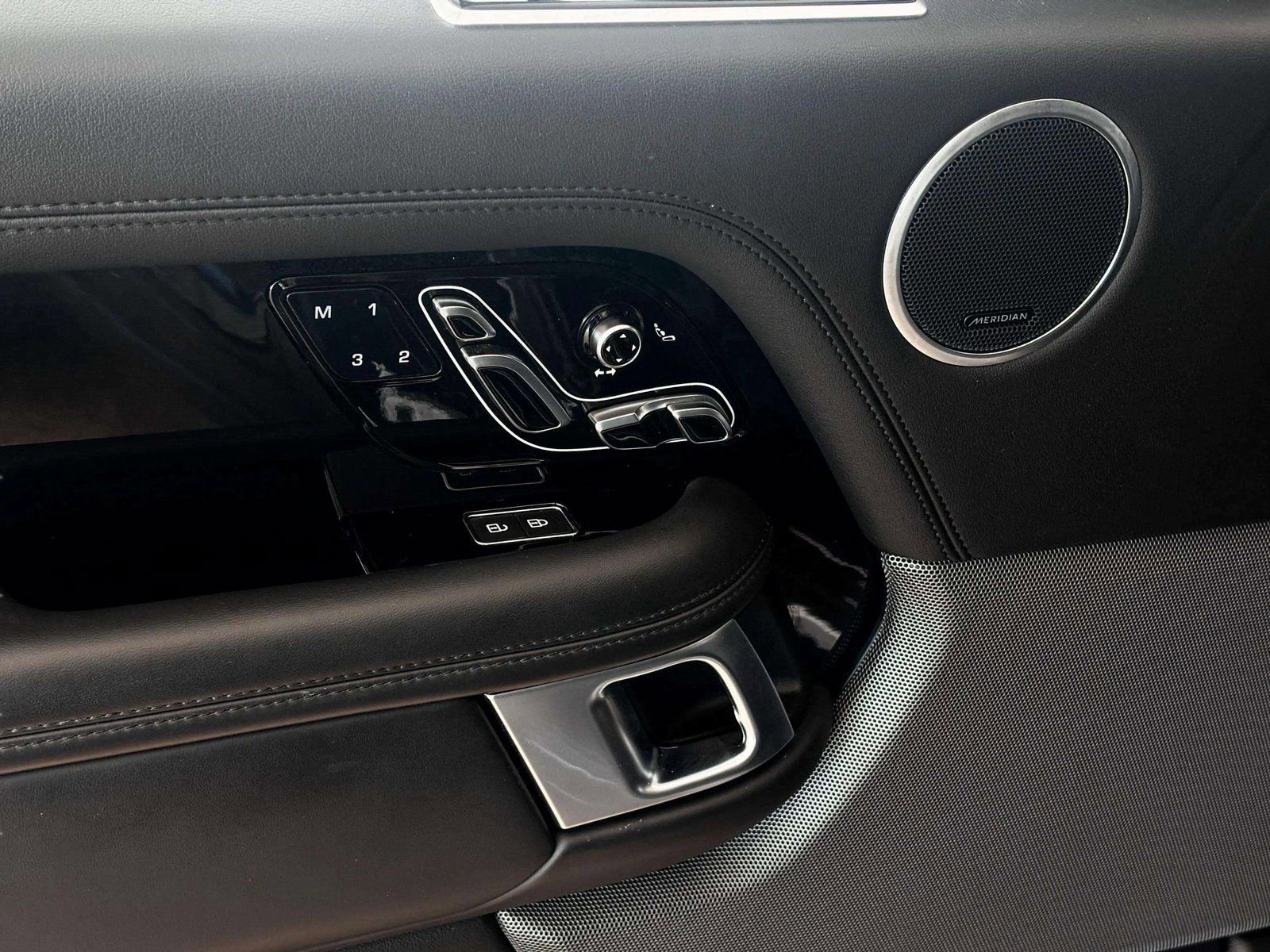 Used 2022 Land Rover Range Rover P525 Westminster Edition image 21