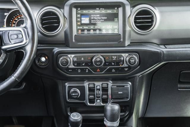 Used 2020 Jeep Gladiator Overland w/ Cold Weather Group image 22