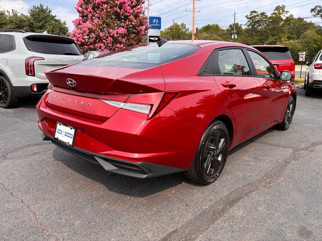 Used 2023 Hyundai Elantra SEL FWD image 7