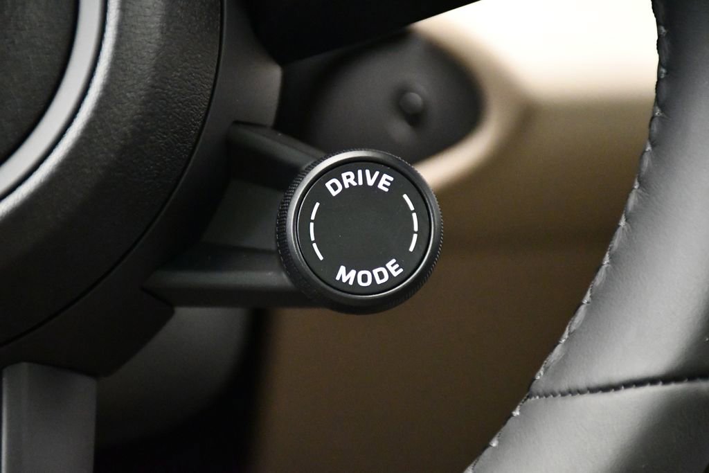 Used 2025 Porsche Macan 4S Electric image 27