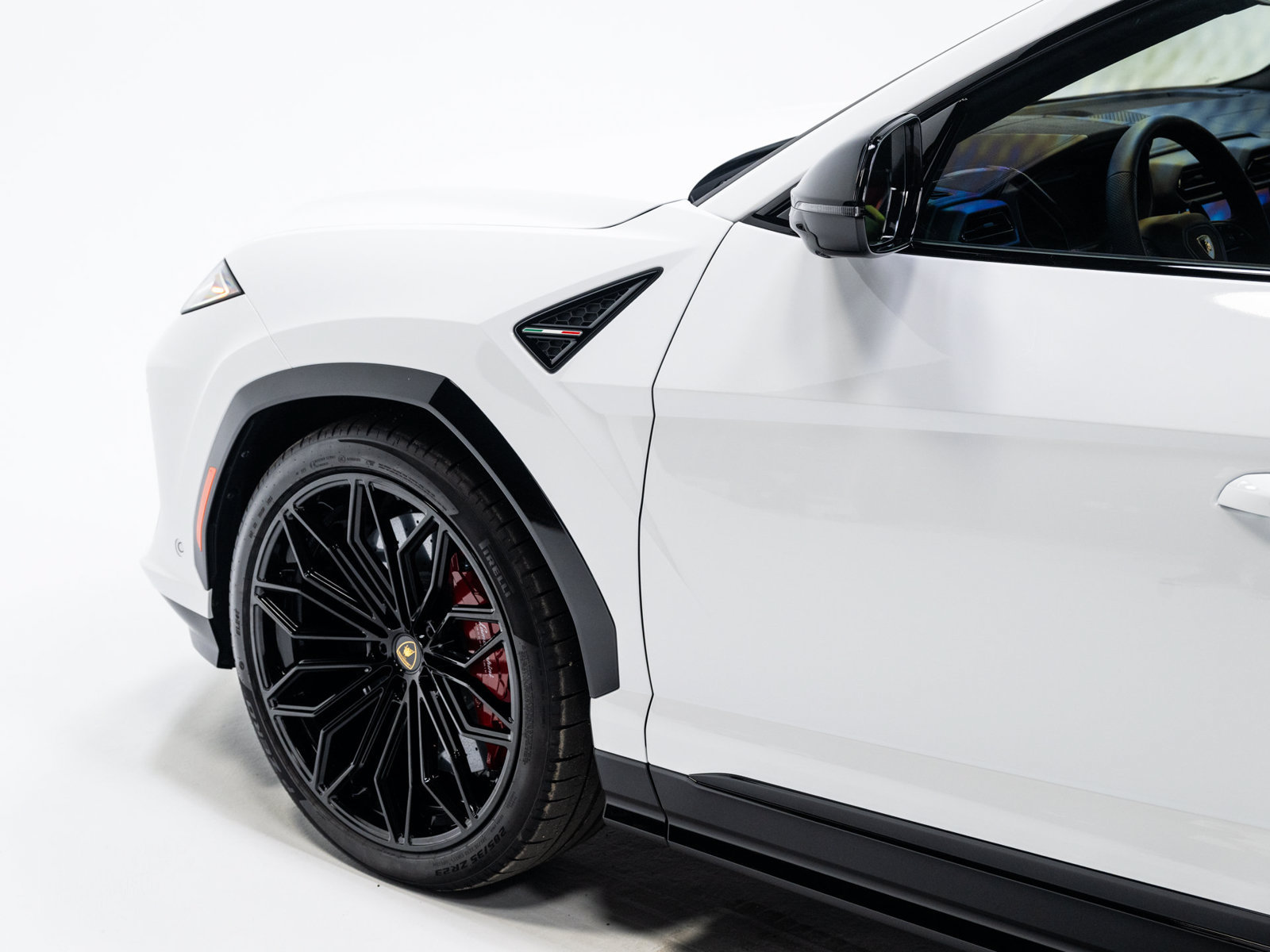 Used 2025 Lamborghini Urus SE AWD/4WD image 33