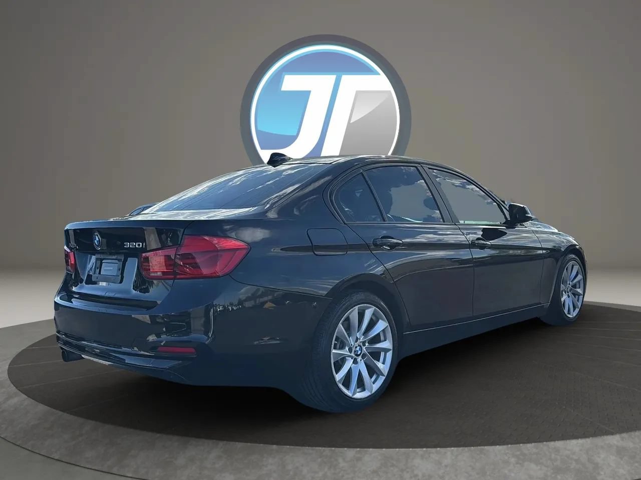 Used 2017 BMW 320i xDrive Sedan AWD/4WD image 12