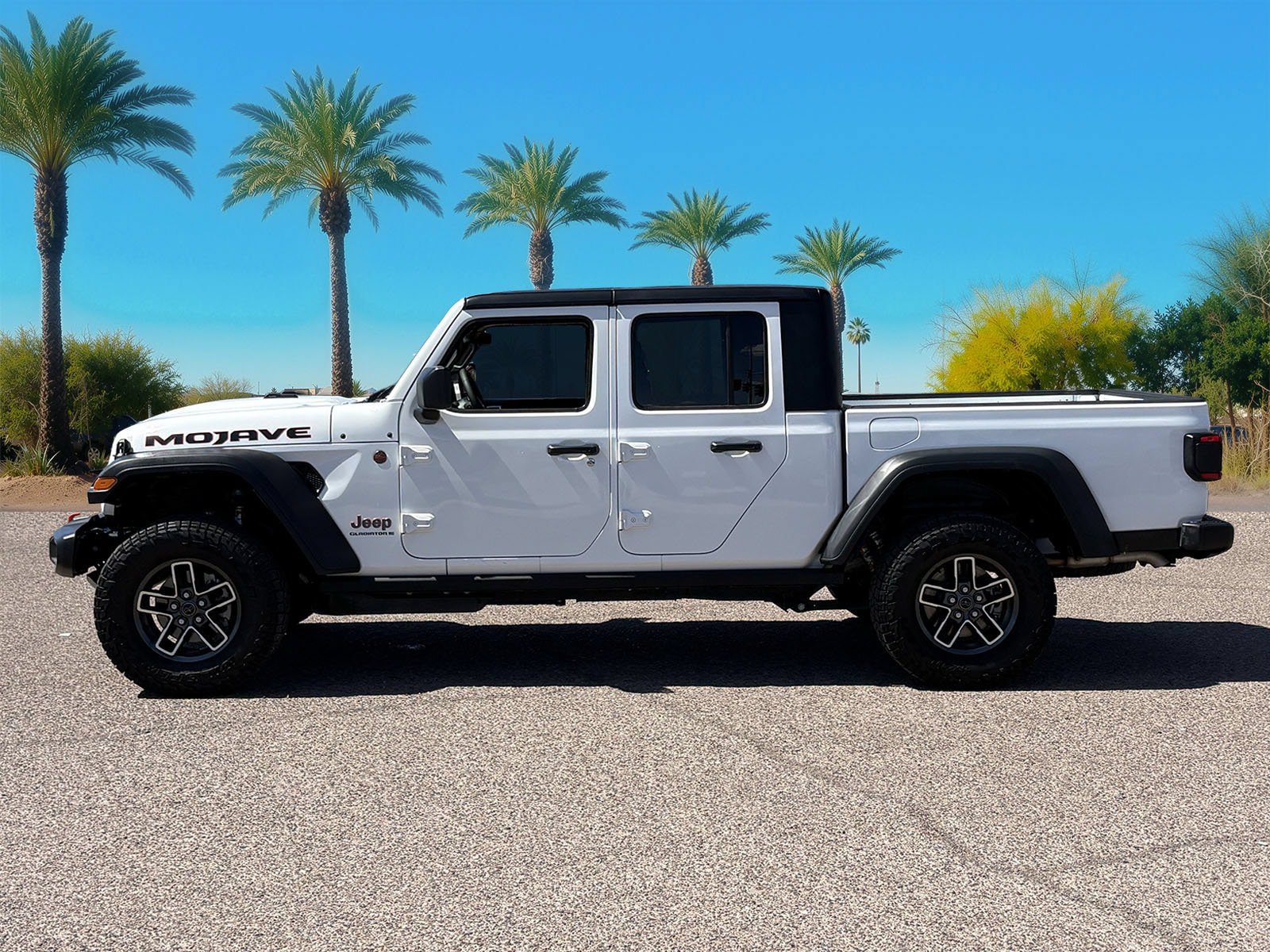 Used 2026 Jeep Gladiator Mojave AWD/4WD image 2