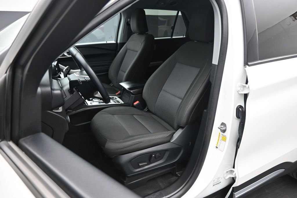 Used 2023 Ford Explorer XLT RWD image 9