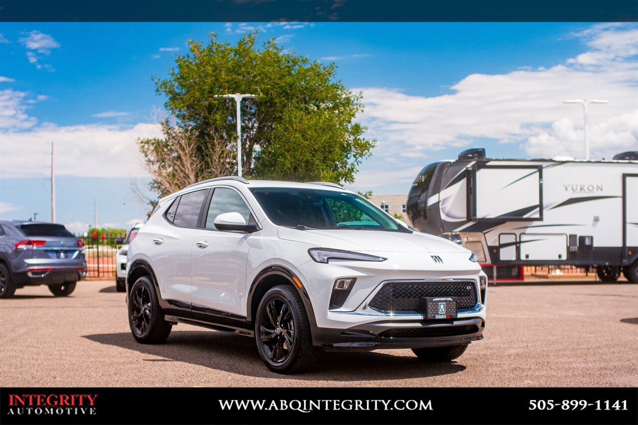 Used 2024 Buick Encore GX Sport Touring image 1