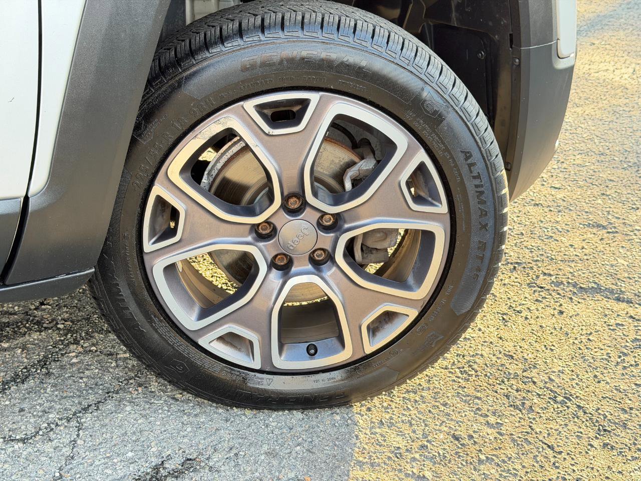 Used 2015 Jeep Renegade Limited AWD/4WD image 92