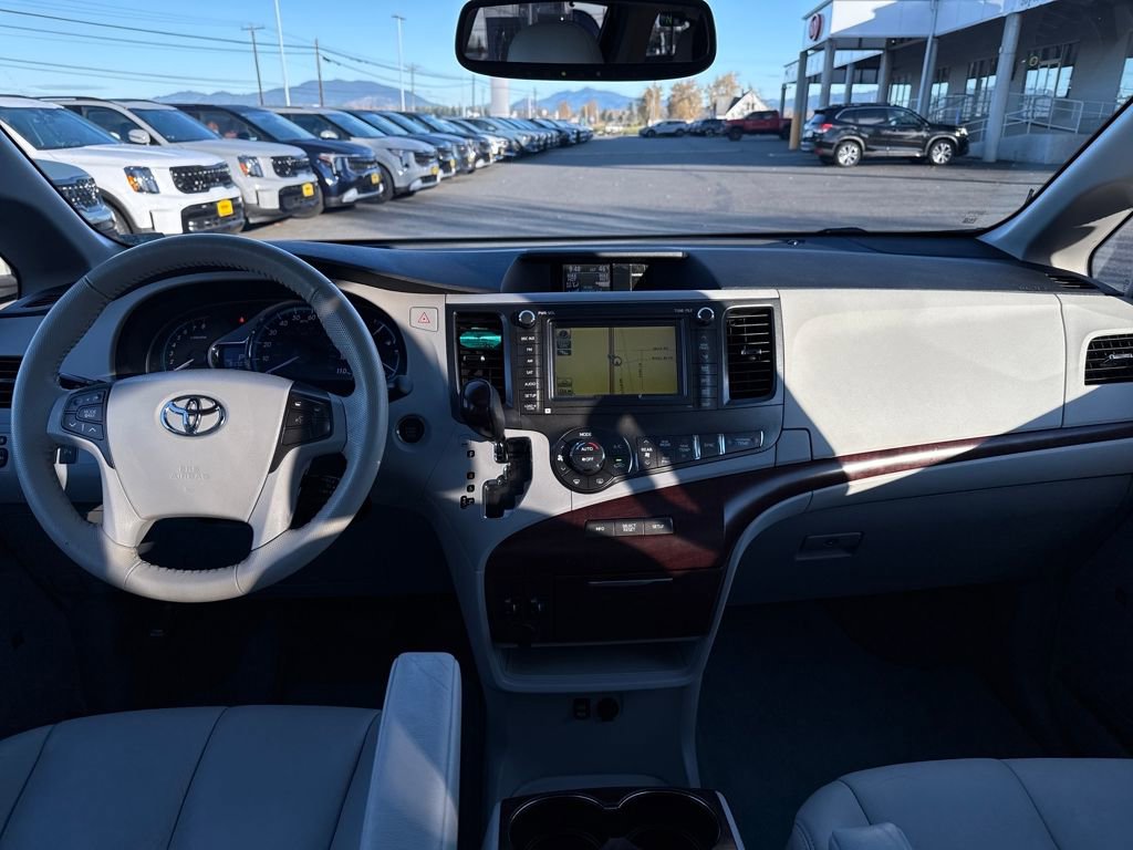 Used 2012 Toyota Sienna XLE image 14