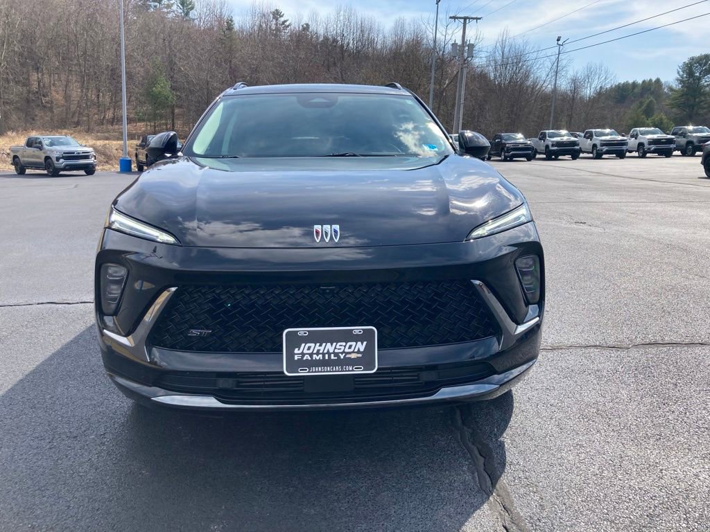 Used 2025 Buick Envision Sport Touring image 2