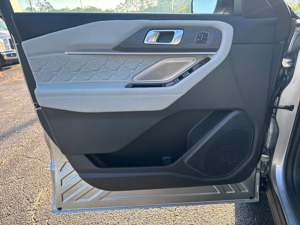 Used 2025 Ford Explorer Platinum w/ LUX Leather Package image 11