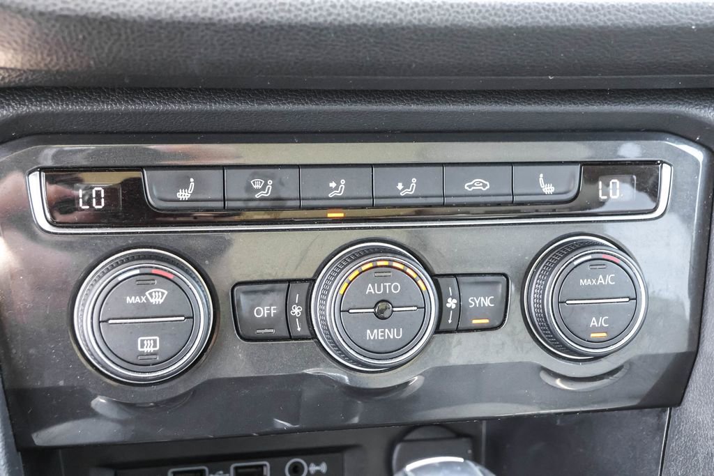 Used 2019 Volkswagen Tiguan SE FWD image 24