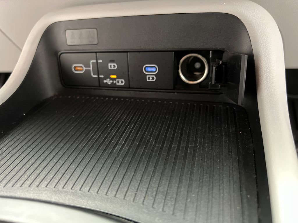 Used 2025 Hyundai Kona SEL FWD image 46