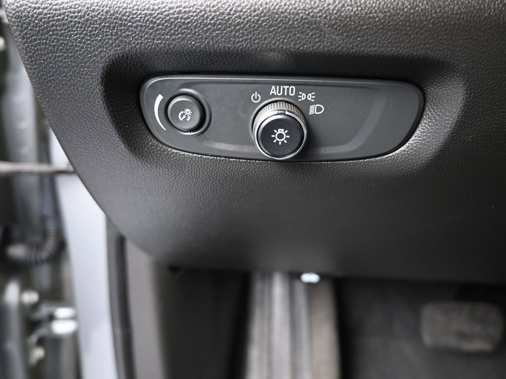 Used 2023 Chevrolet Traverse RS image 37