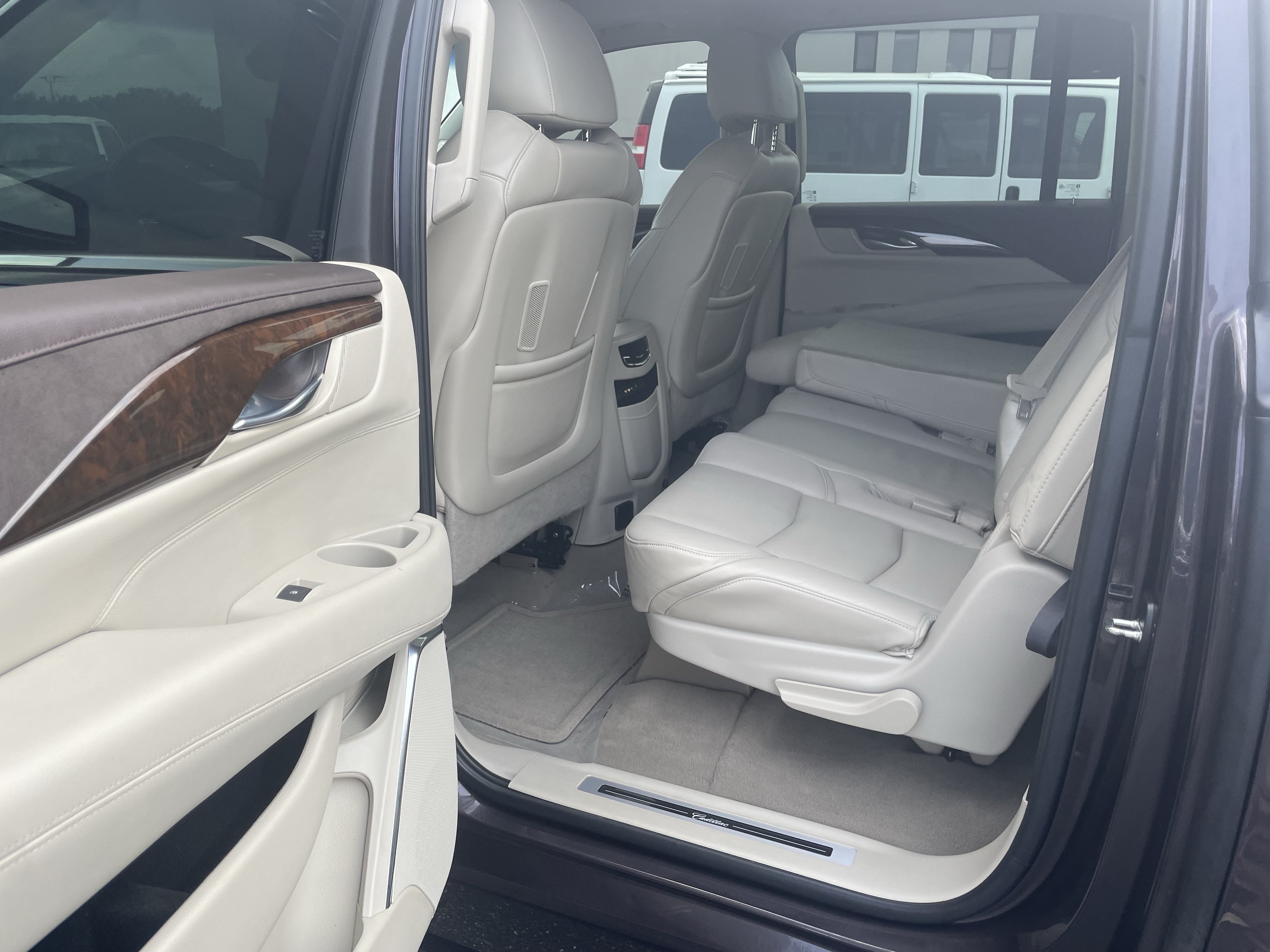 Used 2016 Cadillac Escalade ESV Premium AWD/4WD image 30