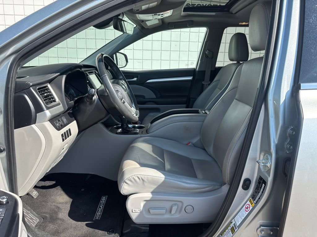 Used 2019 Toyota Highlander XLE image 4