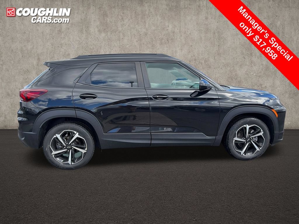 Used 2022 Chevrolet TrailBlazer RS w/ Sun and Liftgate Package FWD image 11