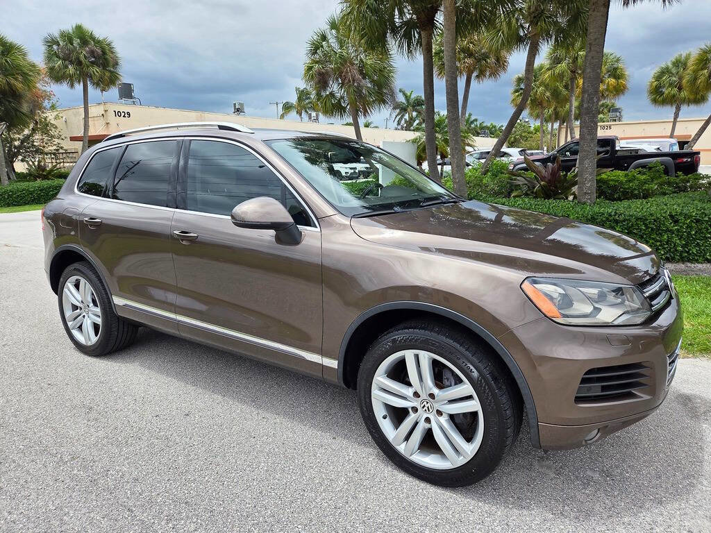 Used 2013 Volkswagen Touareg Executive AWD/4WD image 3