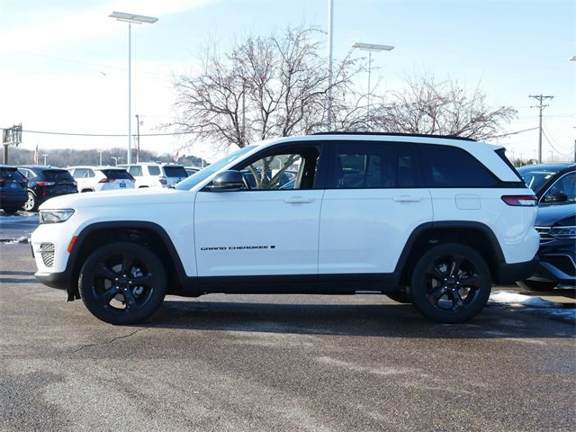 Used 2022 Jeep Grand Cherokee Altitude image 4