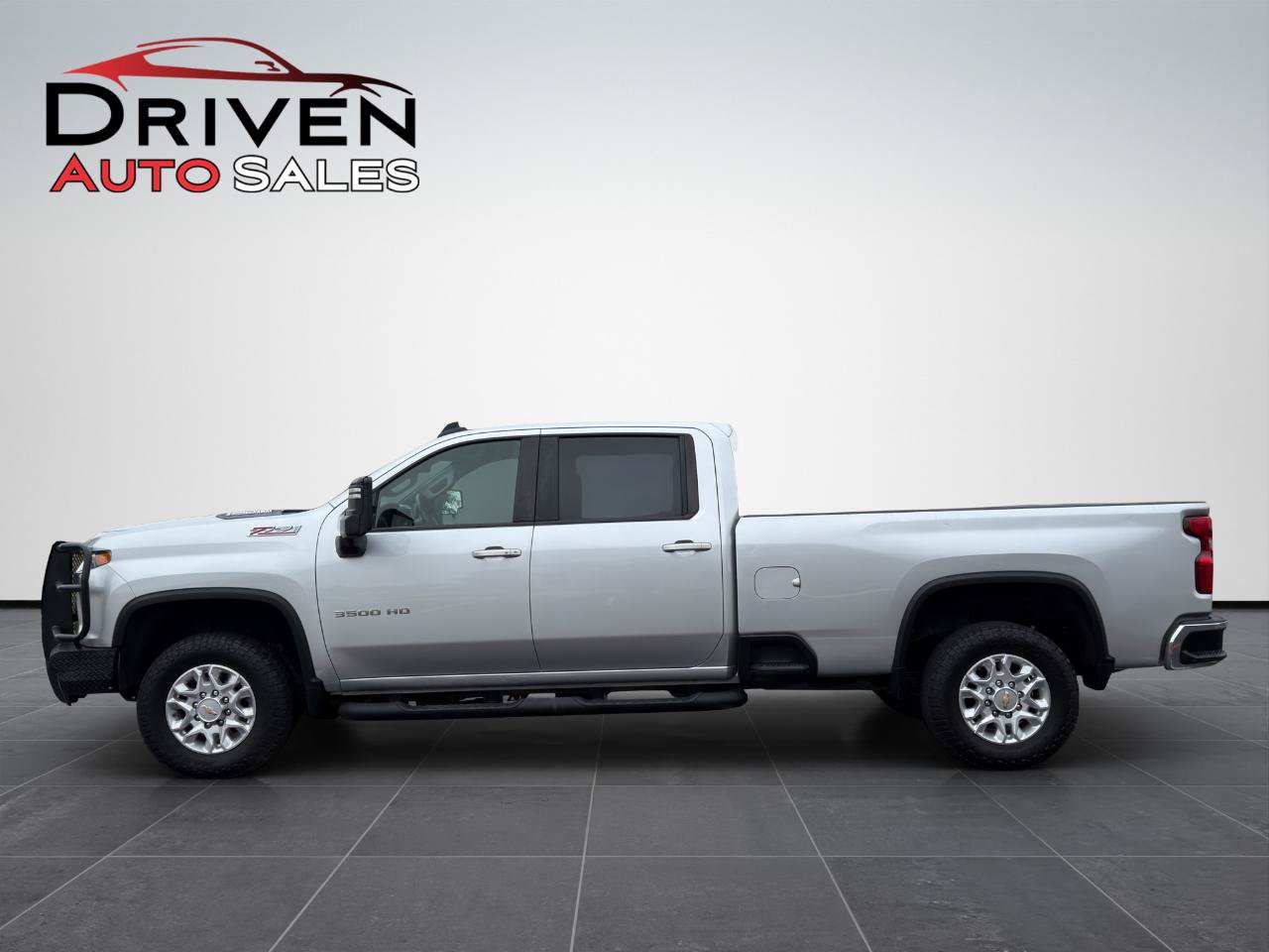 Used 2022 Chevrolet Silverado 3500 LT w/ Convenience Package AWD/4WD image 2