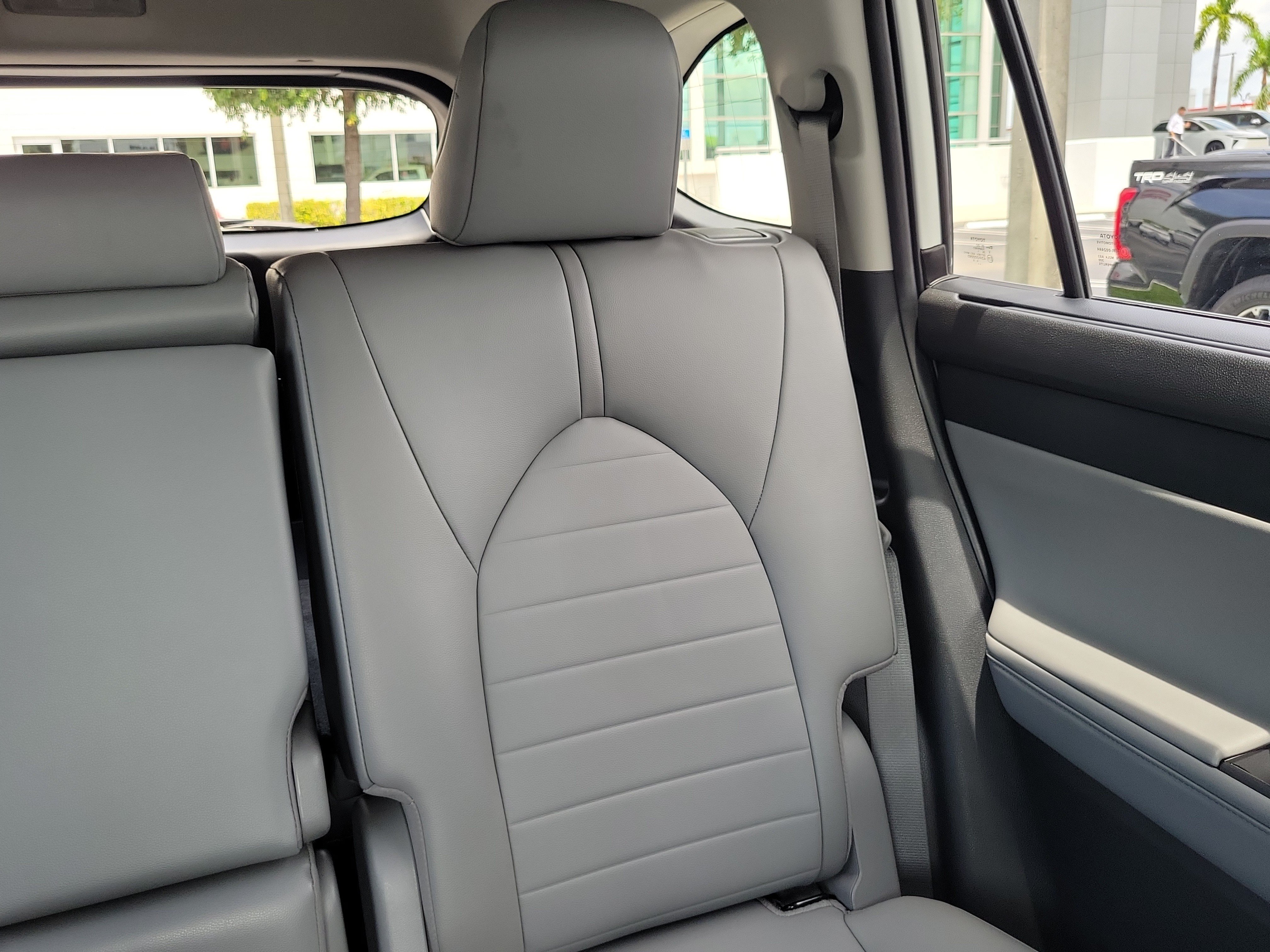 Used 2022 Toyota Highlander XLE FWD image 22