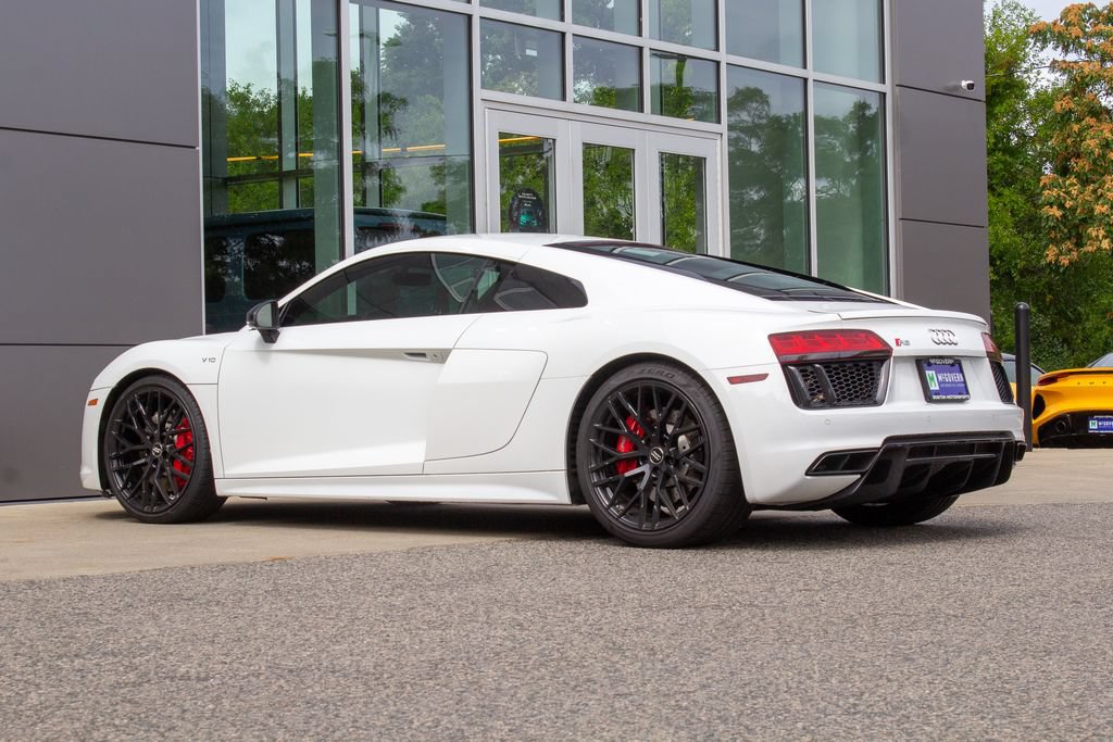 Used 2018 Audi R8 V10 w/ Premium Package RWD image 8