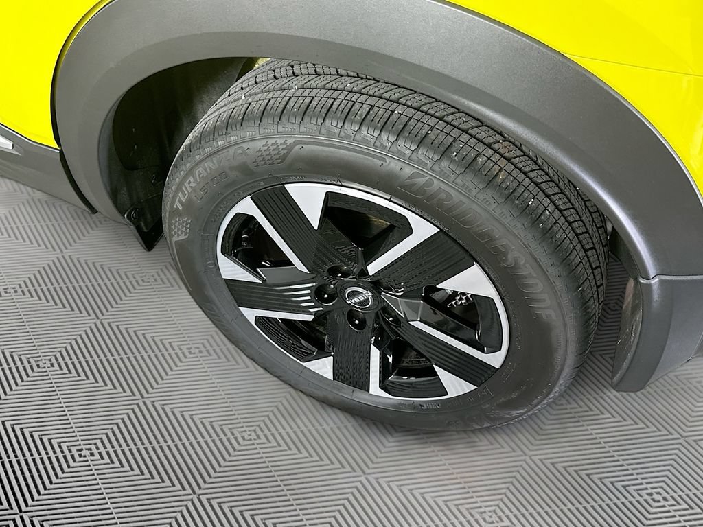 Certified 2025 Nissan Kicks SR FWD image 37
