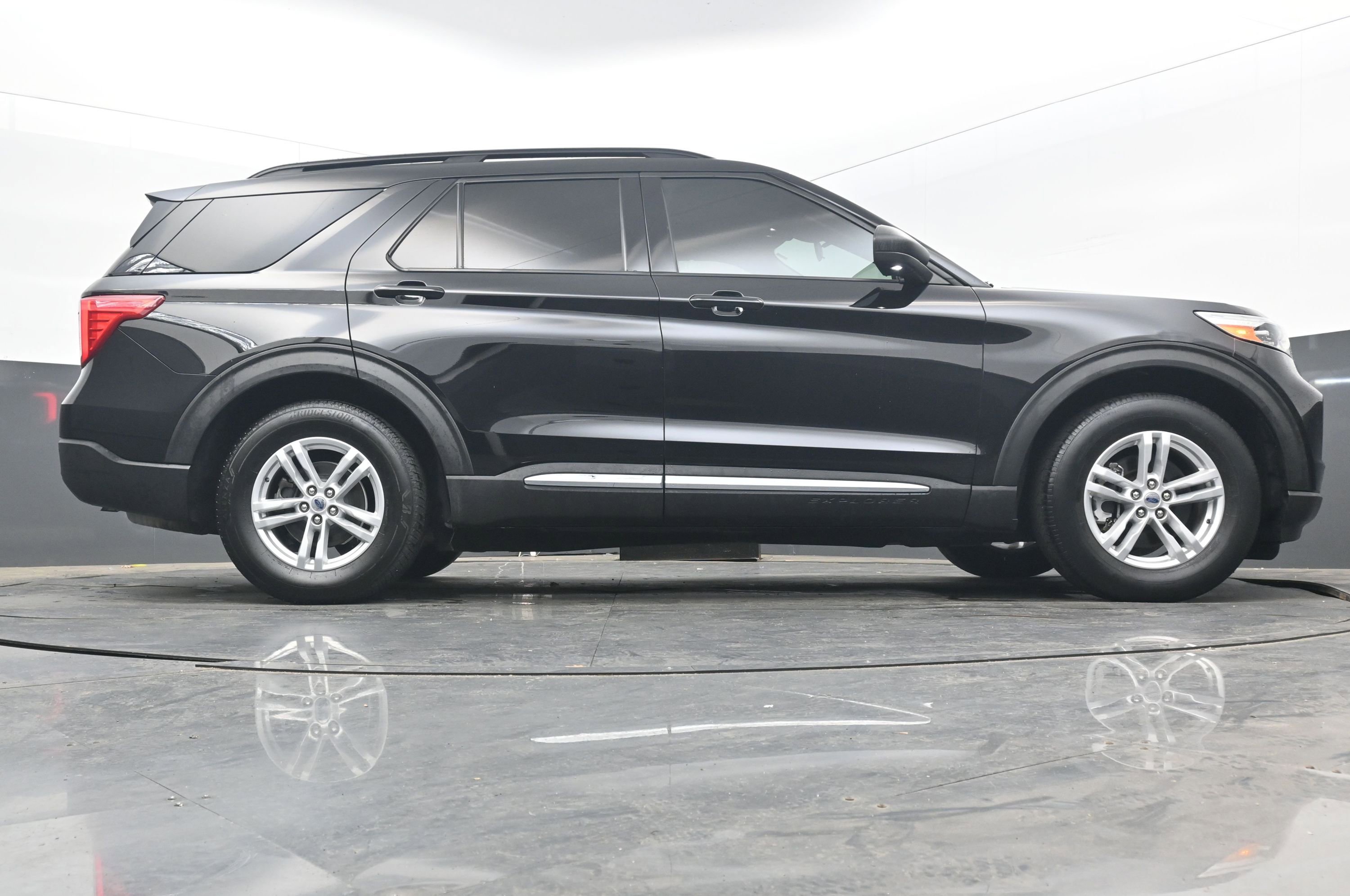 Used 2020 Ford Explorer XLT w/ Class III Trailer Tow Package image 33