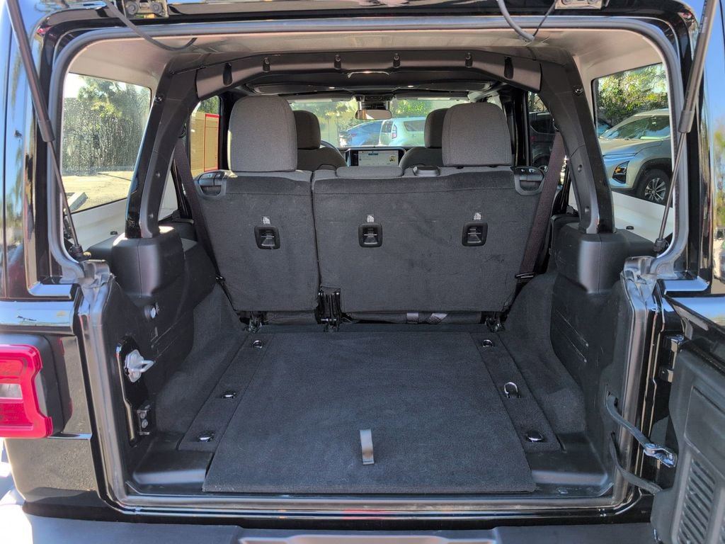 Used 2025 Jeep Wrangler Unlimited Rubicon image 29