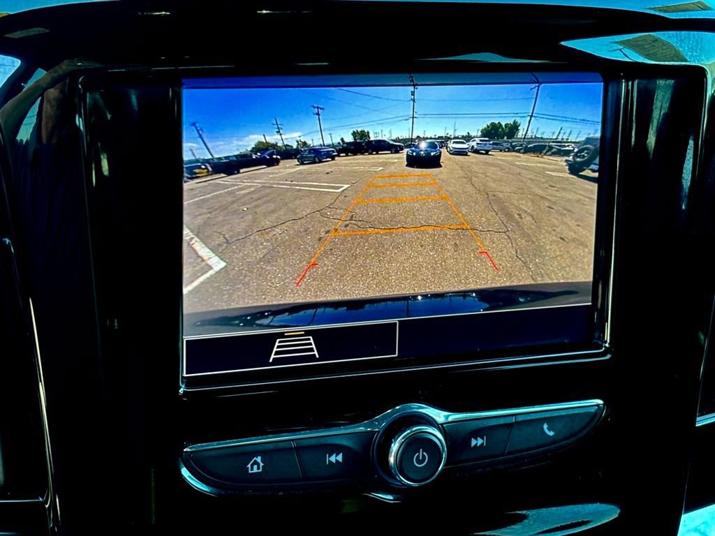 Used 2023 Chevrolet Traverse LT image 19