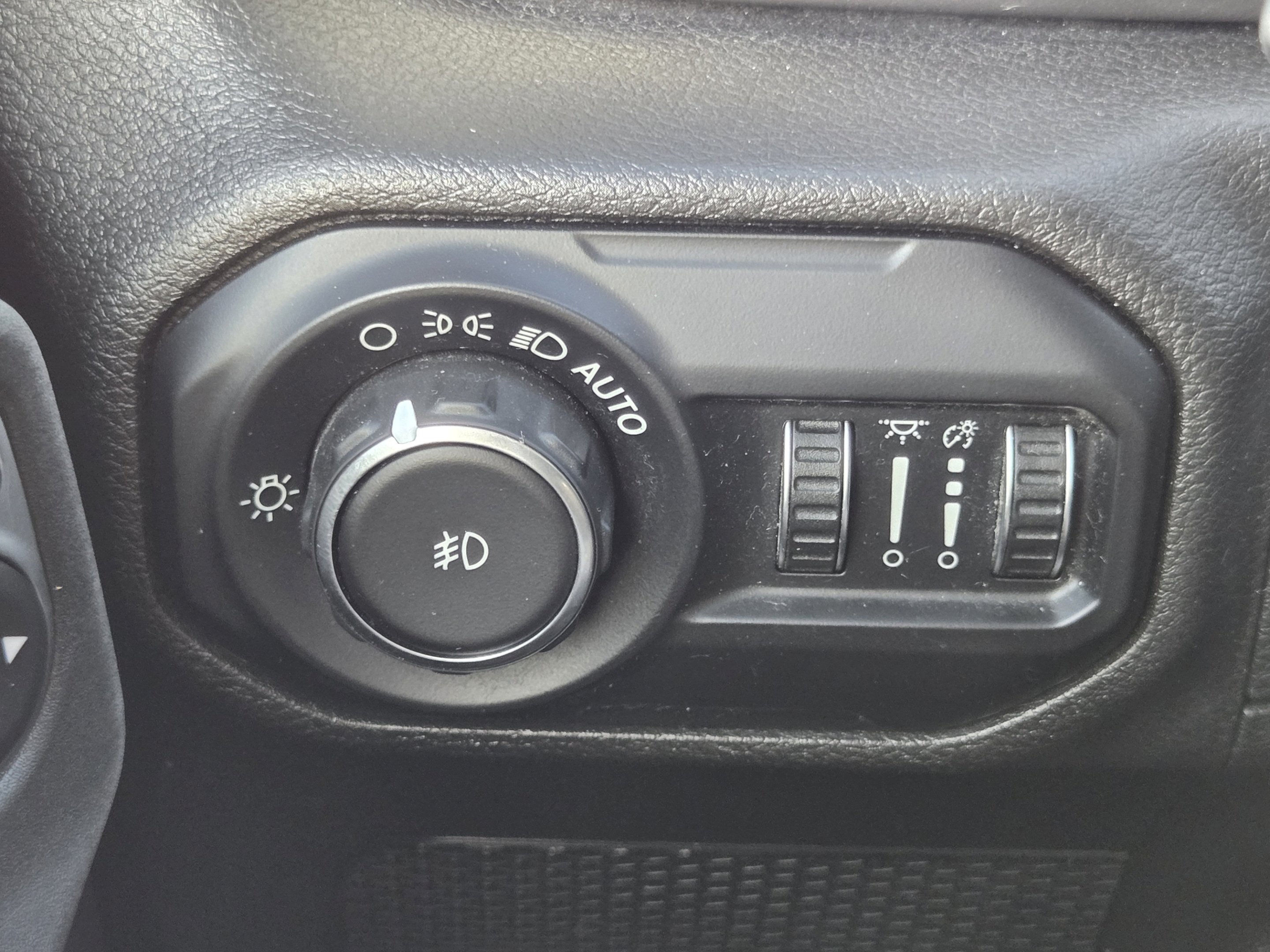 Used 2019 Jeep Wrangler Unlimited Sahara AWD/4WD image 20