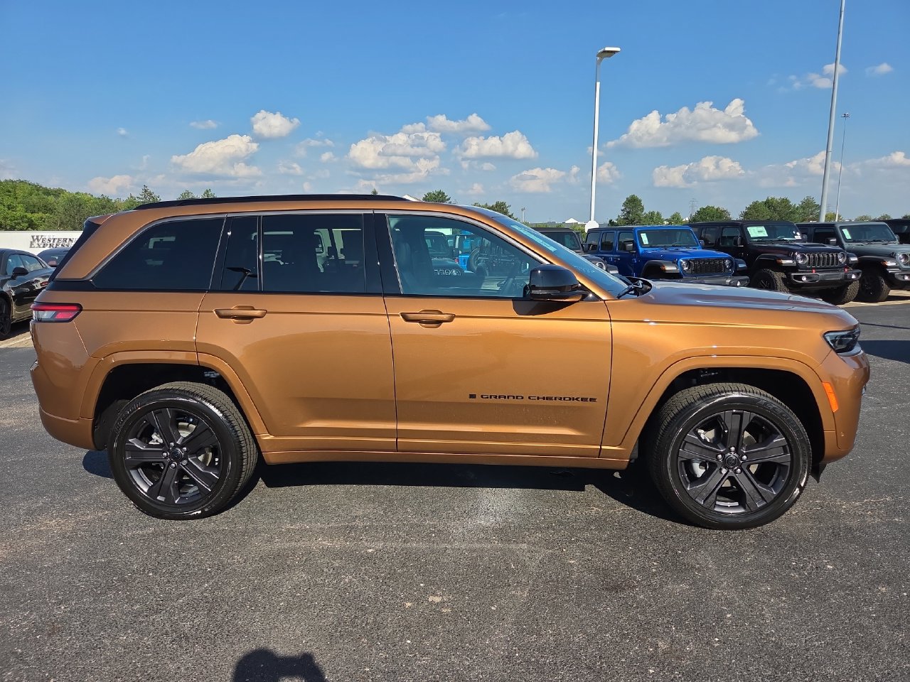 New 2027 Jeep Grand Cherokee Limited AWD/4WD image 32