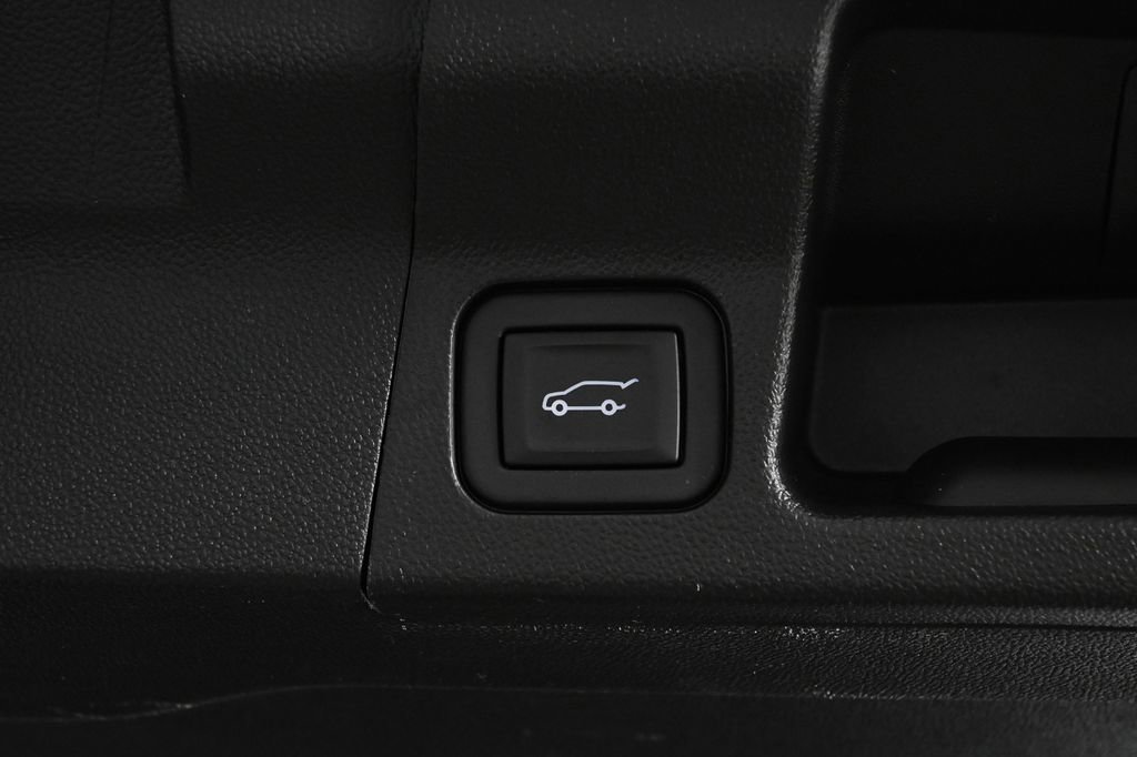 Used 2023 GMC Acadia SLT image 32