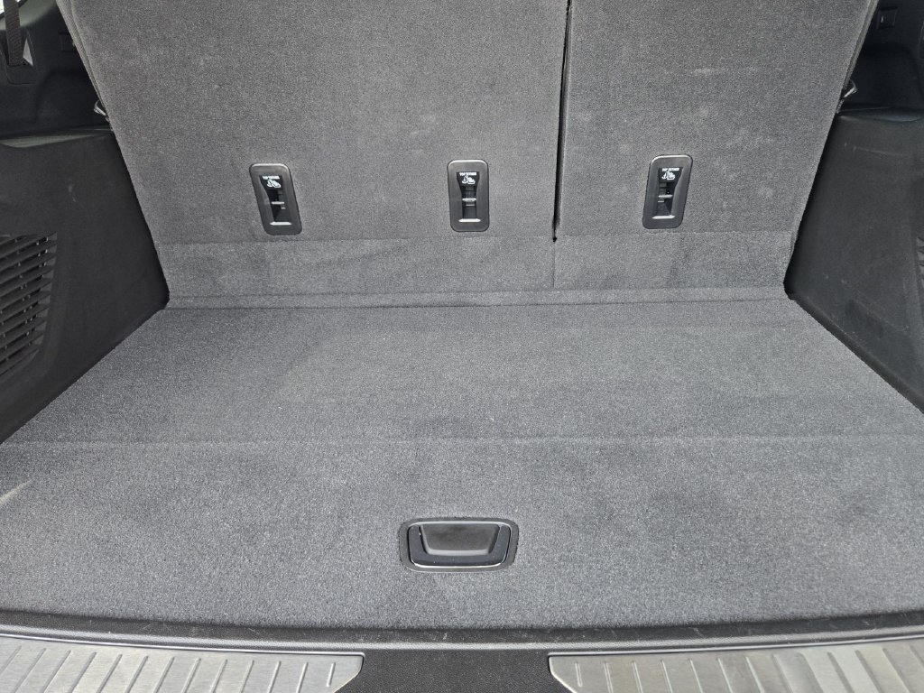 Certified 2025 Chevrolet Suburban High Country AWD/4WD image 33