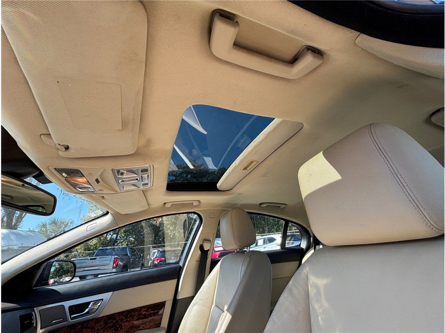 Used 2015 Jaguar XF Premium image 38