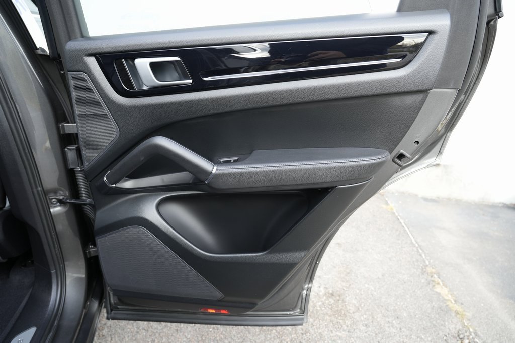 Used 2020 Porsche Cayenne image 38