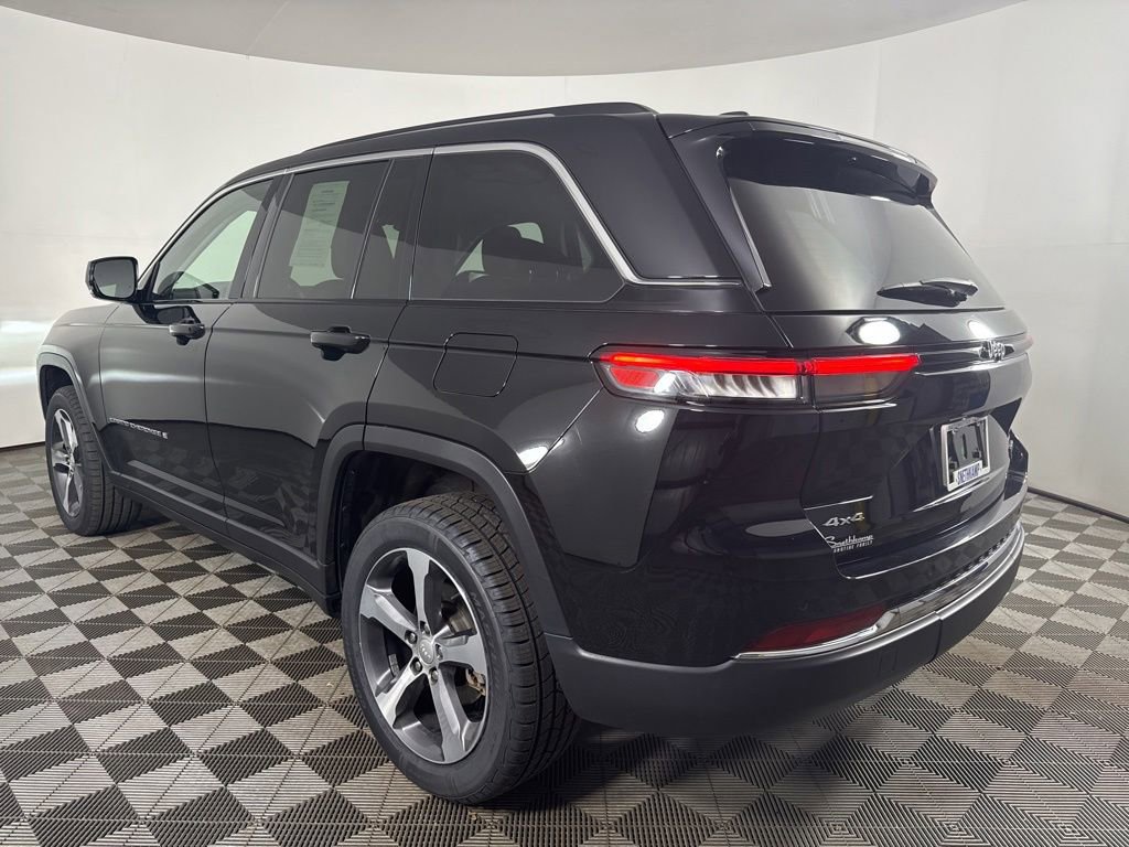 Used 2023 Jeep Grand Cherokee Limited AWD/4WD image 9