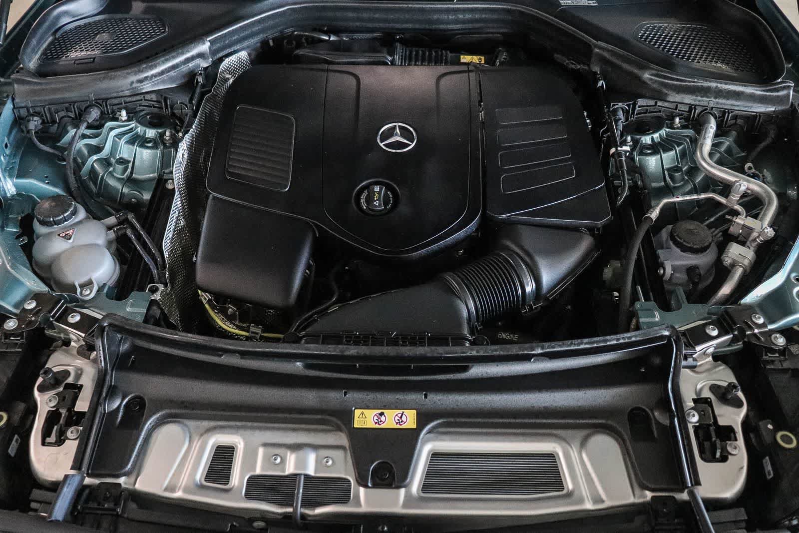 Used 2025 Mercedes-Benz GLC 300 4MATIC image 28