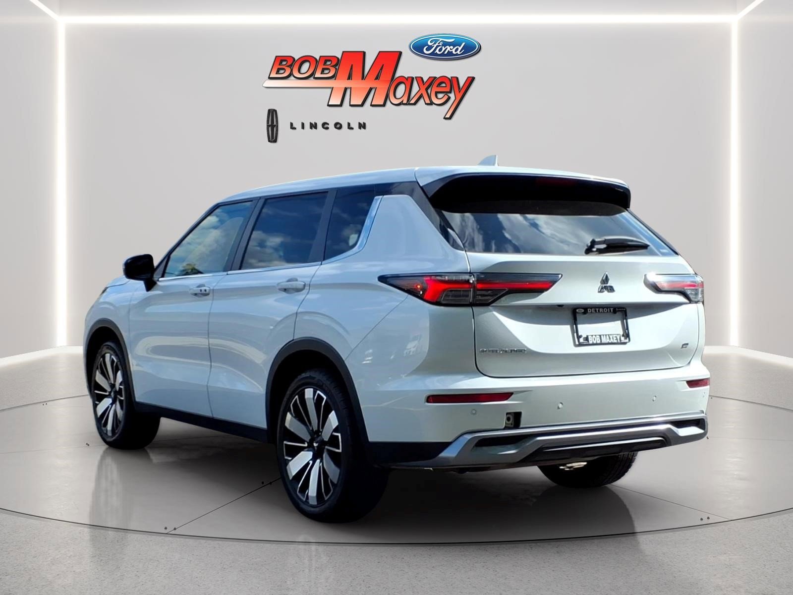 Used 2025 Mitsubishi Outlander SE AWD/4WD image 6