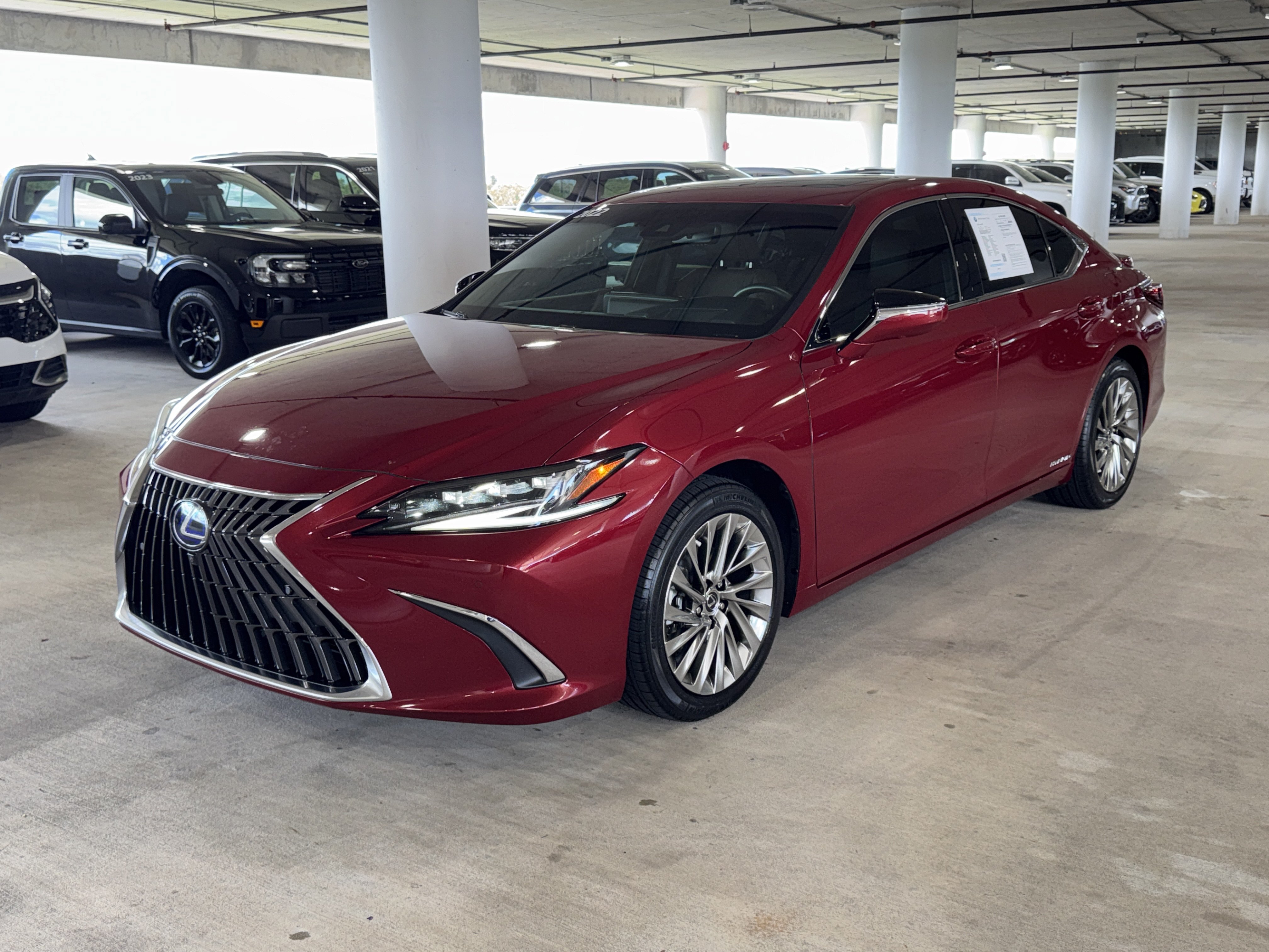 Used 2022 Lexus ES 300h Ultra Luxury w/ Accessory Package 2 FWD image 4
