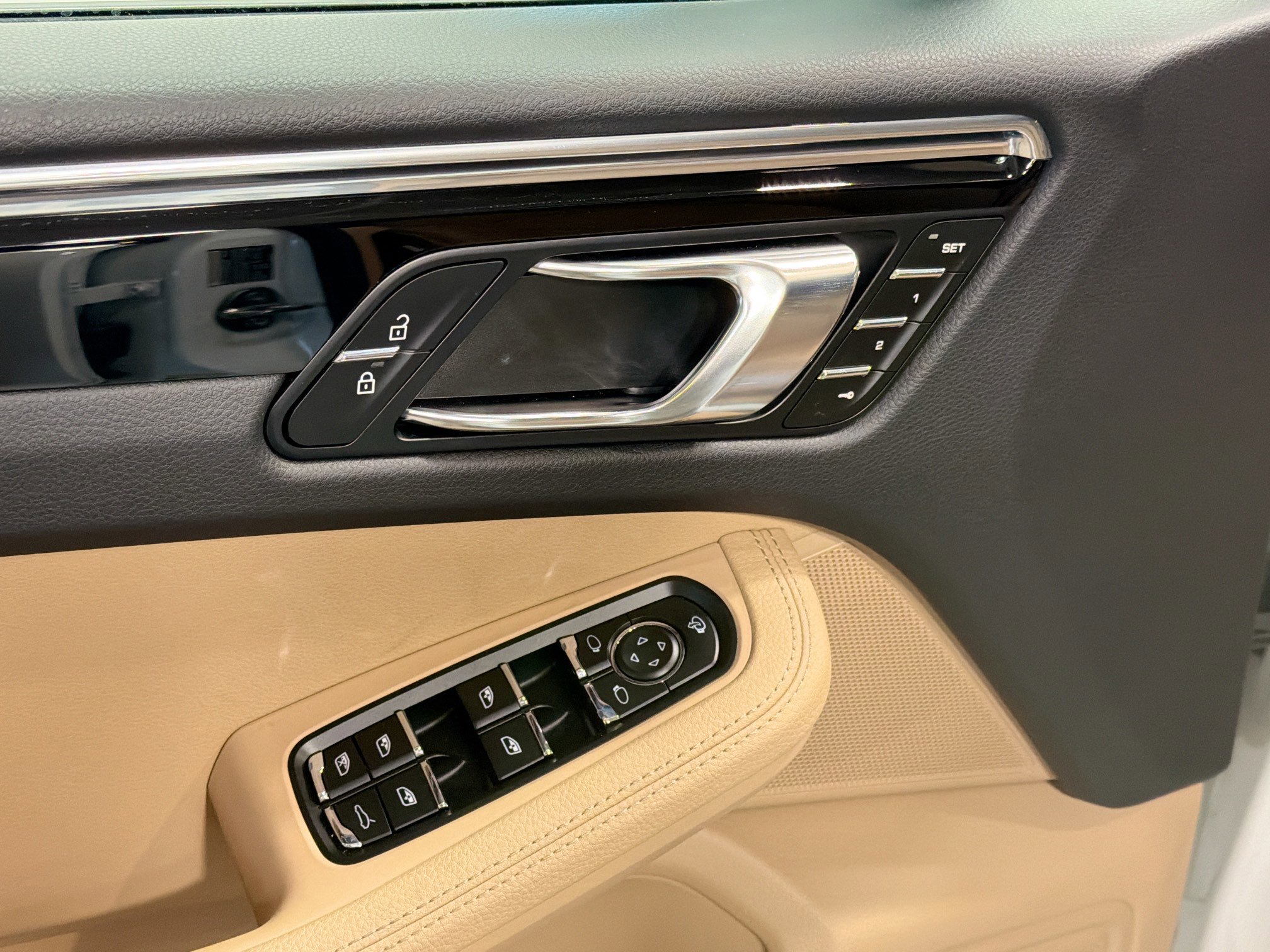 Certified 2025 Porsche Macan image 23