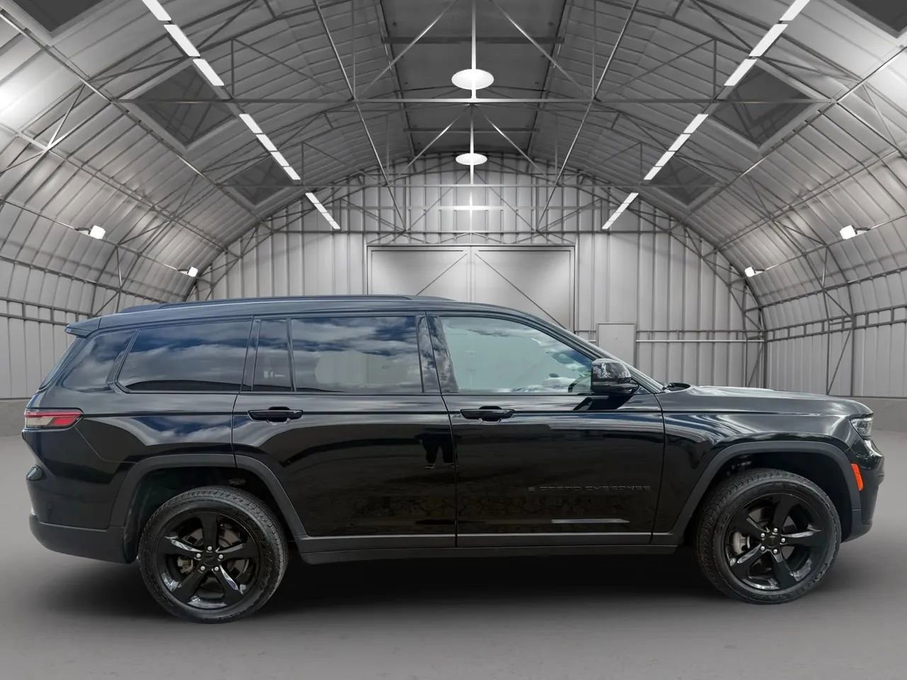 Used 2022 Jeep Grand Cherokee L Limited w/ Black Appearance Package image 3