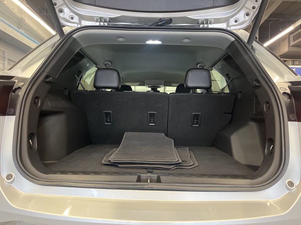 Used 2021 Chevrolet Equinox Premier w/ LPO, Floor Liner Package image 37