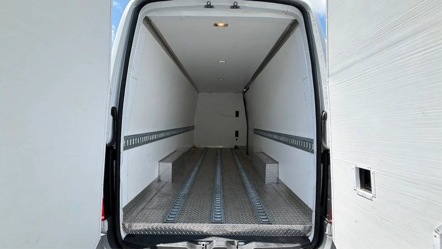 Used 2021 Mercedes-Benz Sprinter 2500 image 9
