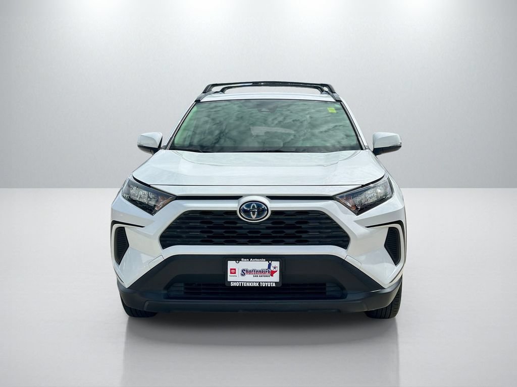 Certified 2022 Toyota RAV4 LE AWD/4WD image 2