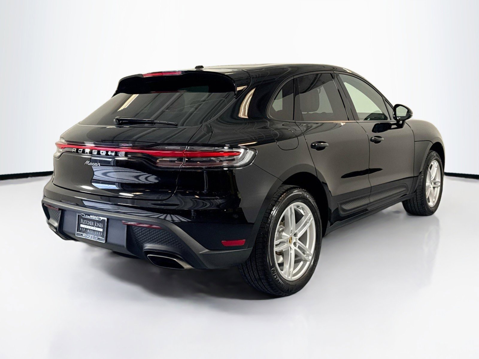 Certified 2025 Porsche Macan image 9