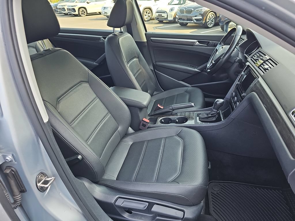 Used 2018 Volkswagen Passat 2.0T SE FWD image 10